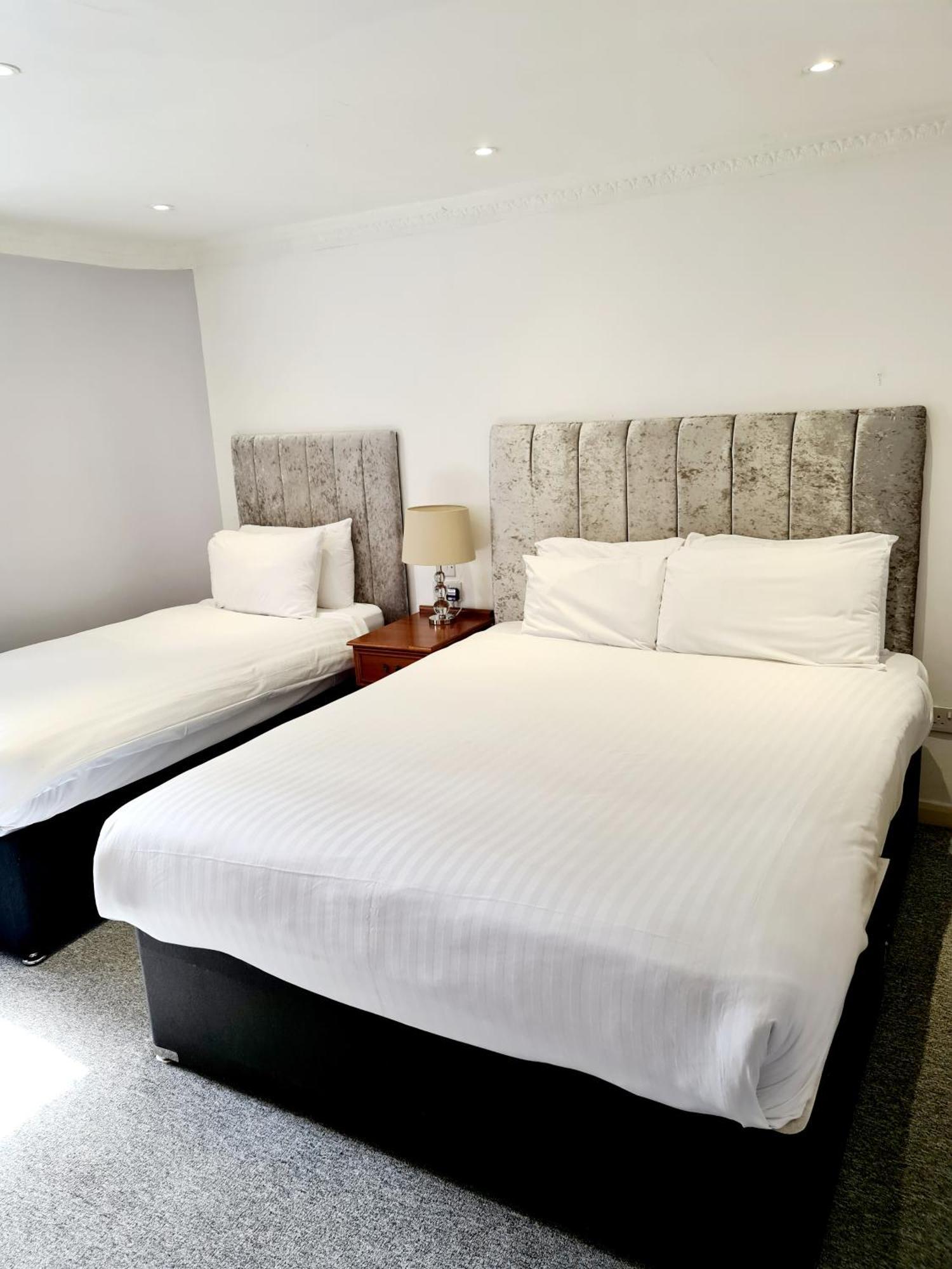 Barons Court Hotel Walsall Eksteriør bilde